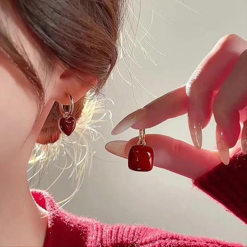 זוג עגילי חישוק עם תליון מעוצב | ג'סטה שופ | Jesta Shop