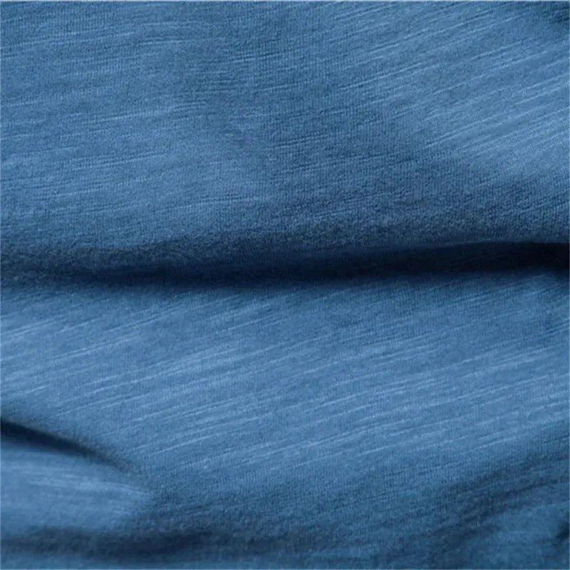 חולצת טריקו צווארון V לגברים בעיצוב אופנתי | ג'סטה שופ | Jesta Shop