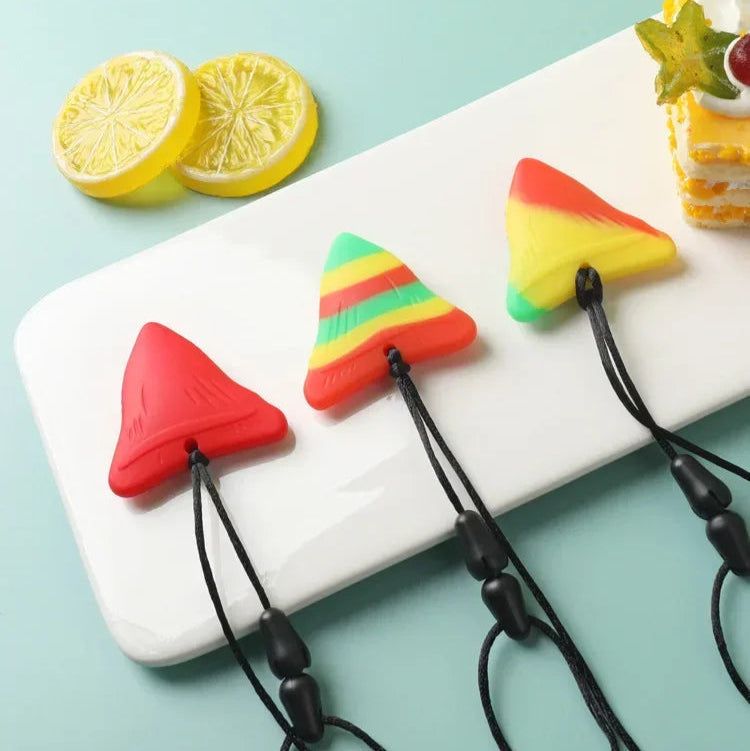 נשכן סיליקון לתינוק בצורת שן של כריש | ג'סטה שופ | Jesta Shop