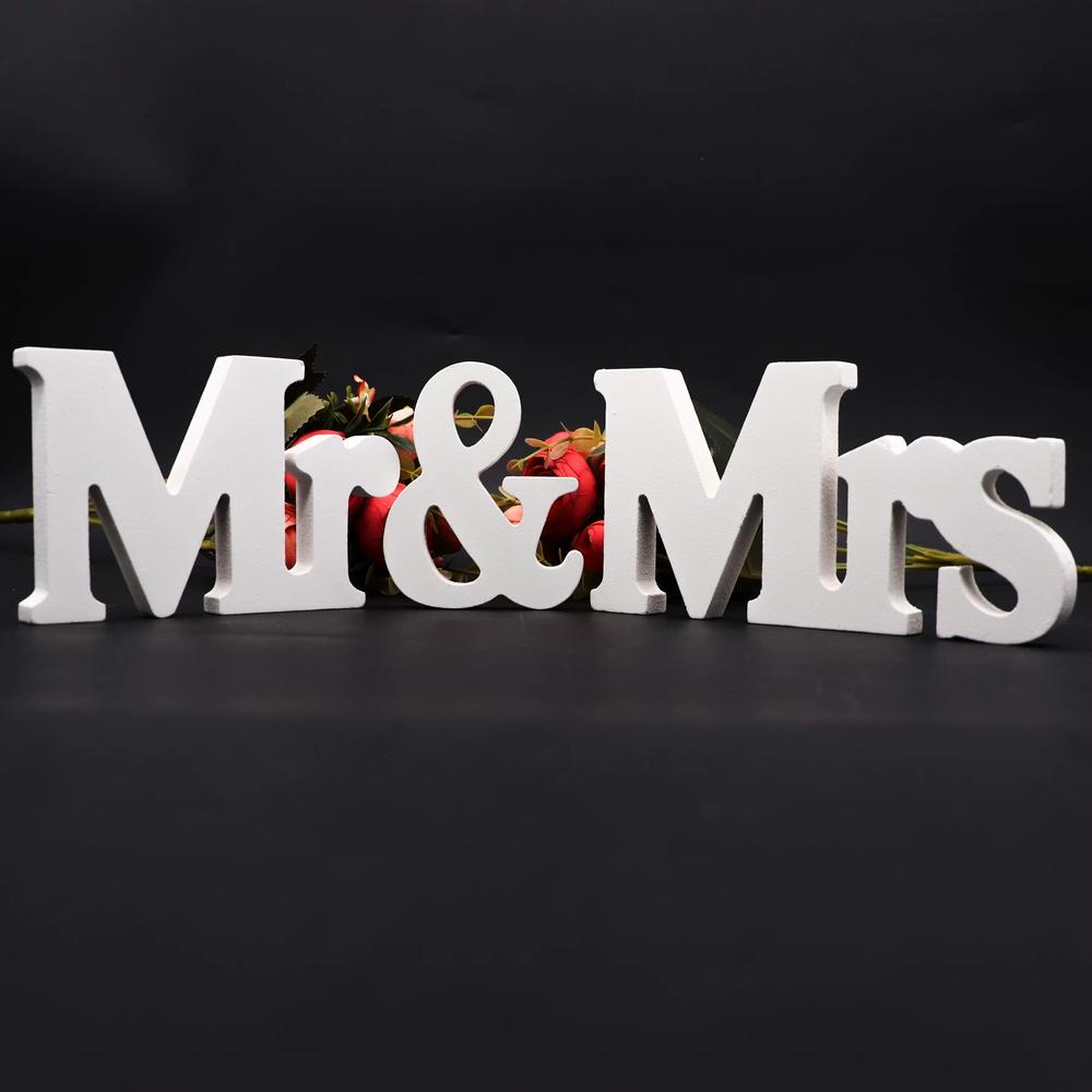 מעמד חתן כלה שלט MR&MRS | ג'סטה שופ | Jesta Shop
