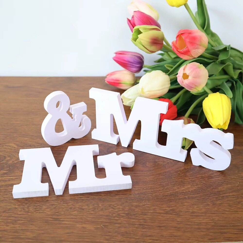 מעמד חתן כלה שלט MR&MRS | ג'סטה שופ | Jesta Shop