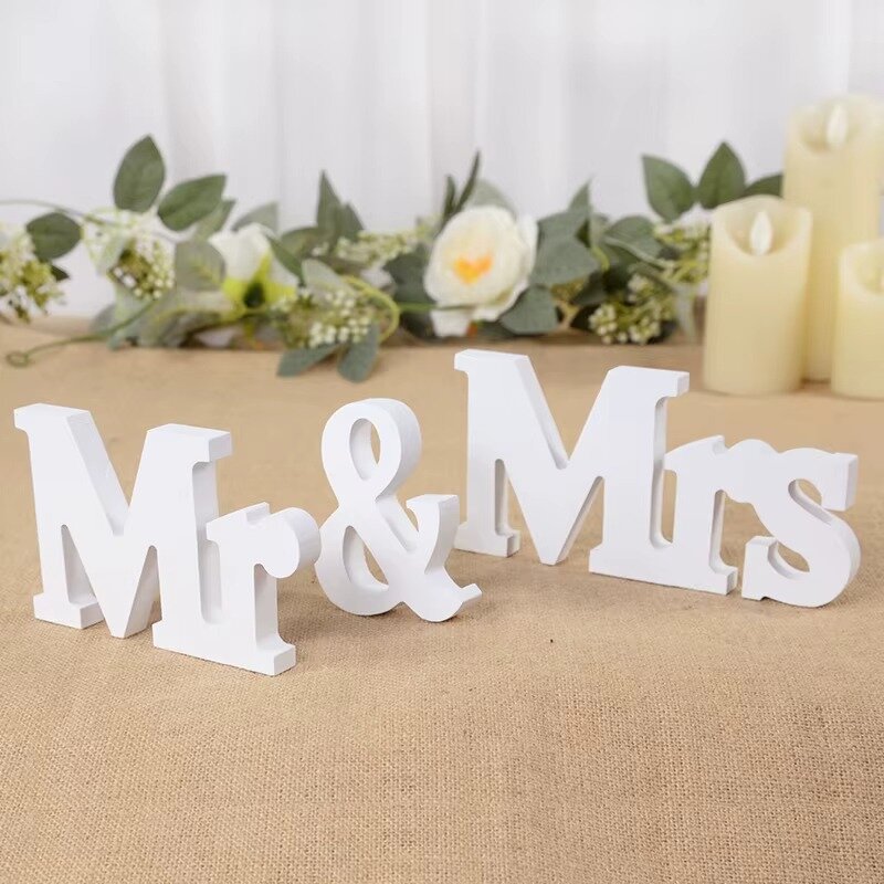 מעמד חתן כלה שלט MR&MRS | ג'סטה שופ | Jesta Shop