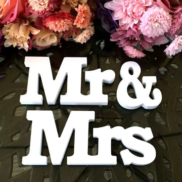 מעמד חתן כלה שלט MR&MRS | ג'סטה שופ | Jesta Shop