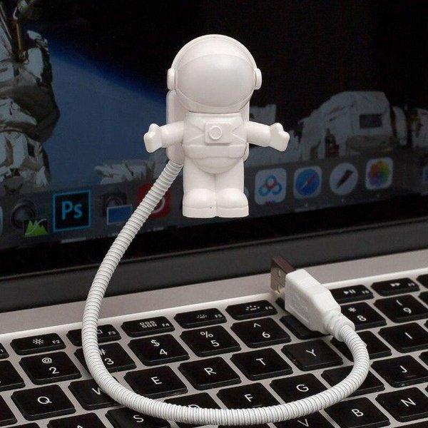 מנורת לילה LED מנורת קריאה בעיצוב אסטרונאוט USB | ג'סטה שופ | Jesta Shop