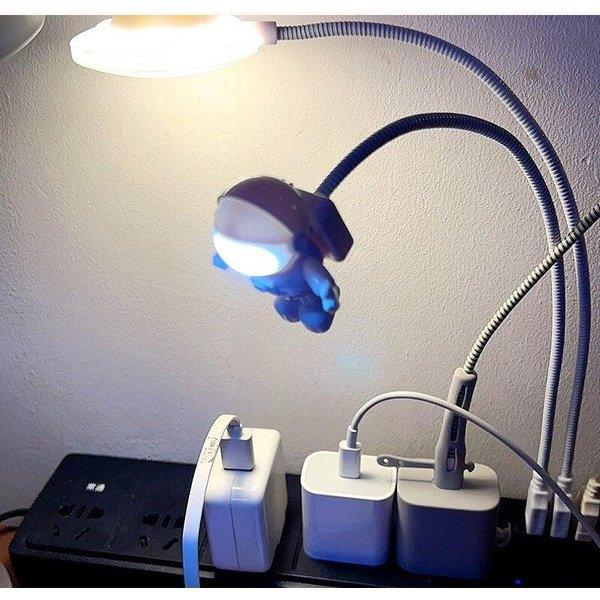 מנורת לילה LED מנורת קריאה בעיצוב אסטרונאוט USB | ג'סטה שופ | Jesta Shop