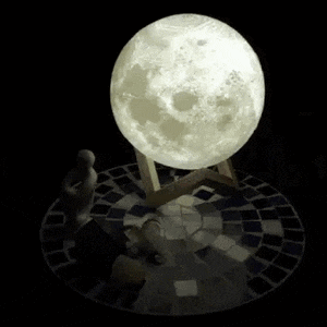 מנורת לילה דקורטיבית בצורת ירח תלת מימד